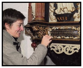 Restauratorin Marion Eifinger hat Altar, Kanzel und Taufe gereinigt. Die Wandmalereien wurden "stabilisiert".